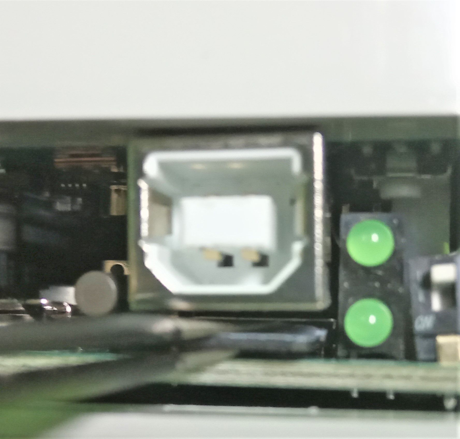Introduce the SD card into the connector. 