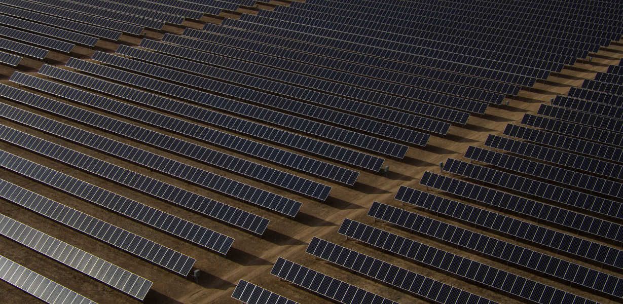 Cómo controlar los paneles solares automatizados