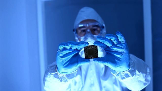 Automatización industrial de un proceso de fabricación de semiconductores