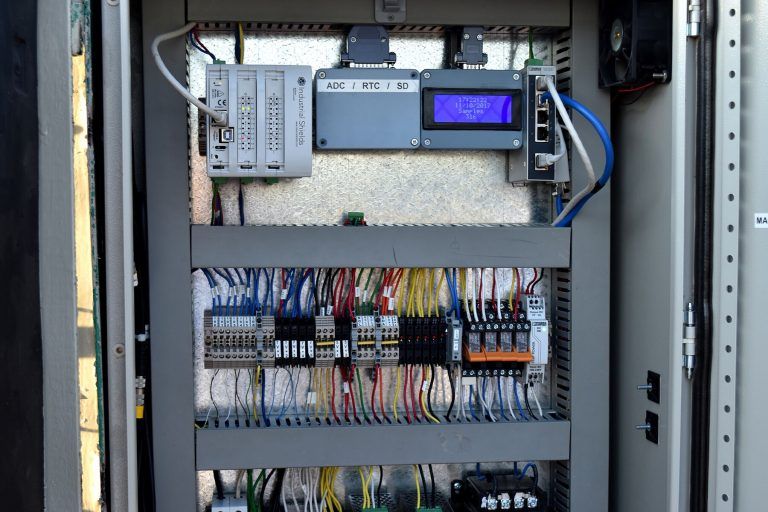 Control cabinet of the weather station with an Industrial Shields PLC, a module labelled ADC / RTC / SD and an LCD display