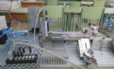 Pneumatic training bench with cylinders, compressed air lines and sensors, photo from the original case study