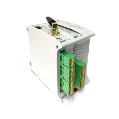 ESP32 PLC de Industrial Shields en su caja para carril DIN con bornes verdes